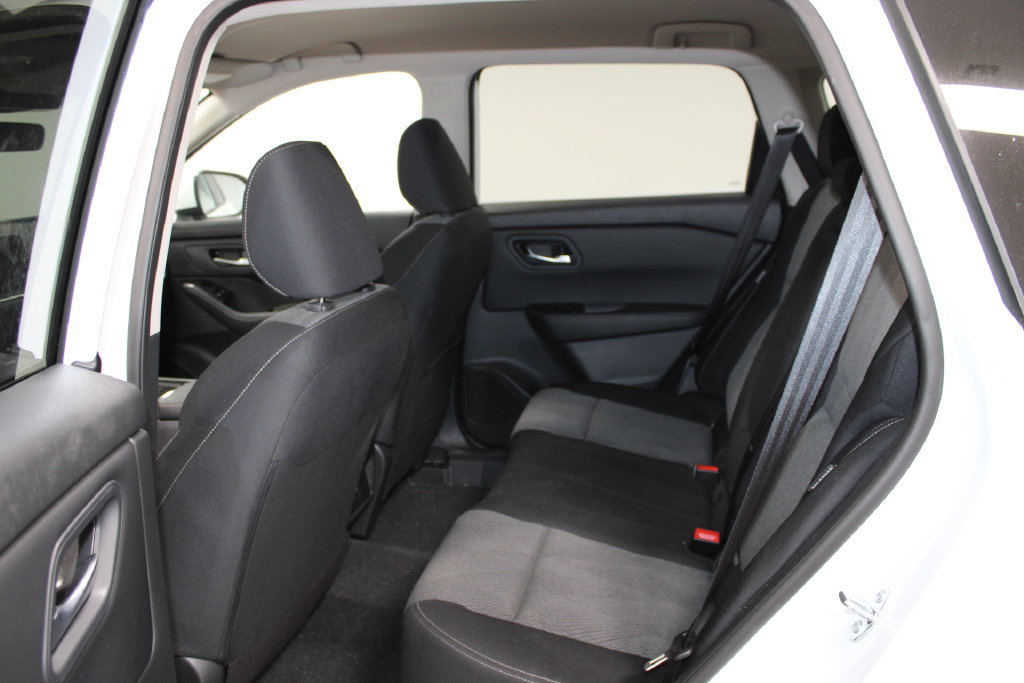 Used 2026 Nissan Rogue SV w/ Cold Weather Package FWD image 18