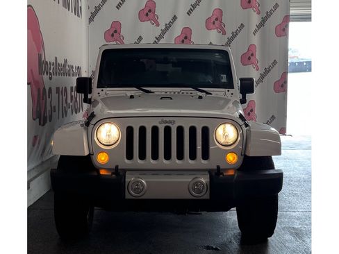 Used 2015 Jeep Wrangler Unlimited Sahara w/ Connectivity Group AWD/4WD image 5
