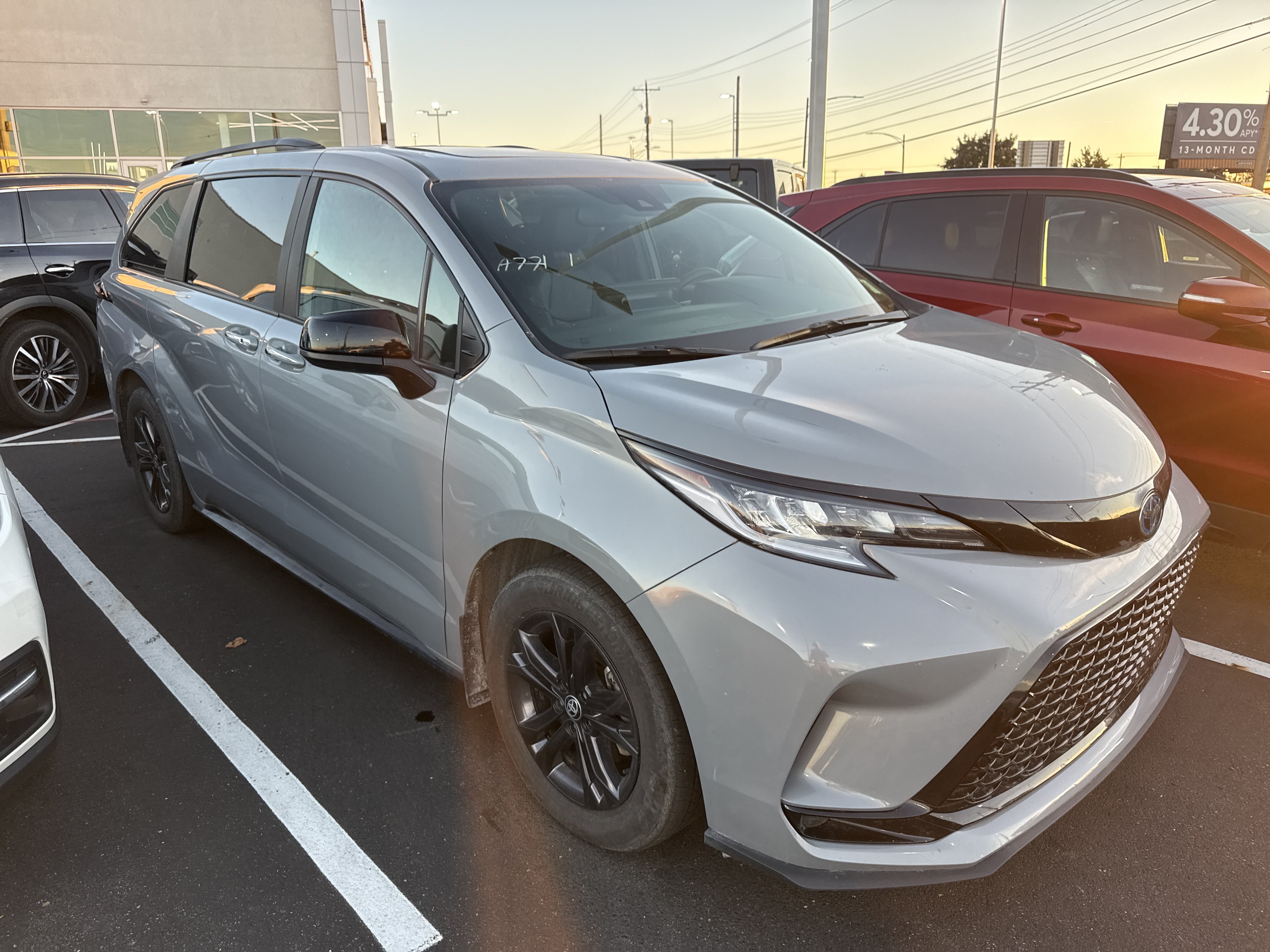 Used 2025 Toyota Sienna XSE AWD/4WD image 4