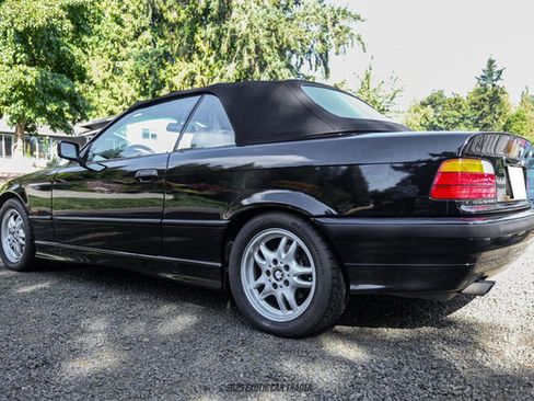 Used 1999 BMW 323i Convertible image 16