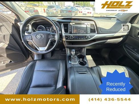 Used 2017 Toyota Highlander XLE AWD/4WD image 20