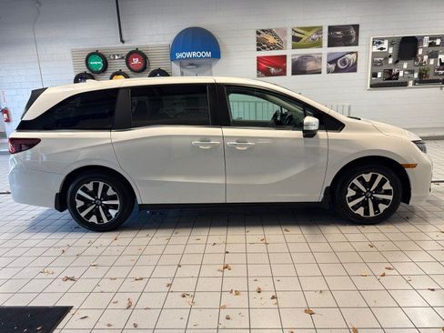 Used 2026 Honda Odyssey EX-L image 2