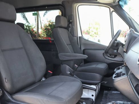 Used 2025 Mercedes-Benz Sprinter 2500 image 40