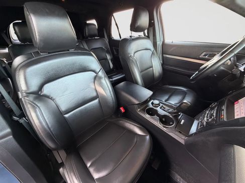 Used 2019 Ford Explorer XLT w/ Equipment Group 202A AWD/4WD image 23