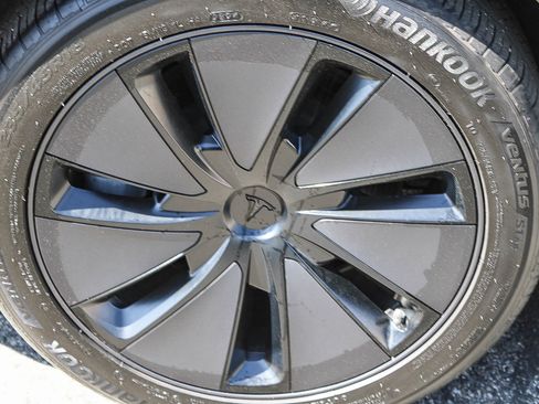 Used 2025 Tesla Model 3 Long Range image 11