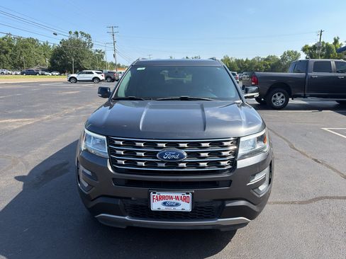 Used 2017 Ford Explorer XLT w/ Equipment Group 202A FWD image 3
