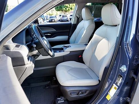 Used 2025 Toyota Grand Highlander AWD Hybrid image 16