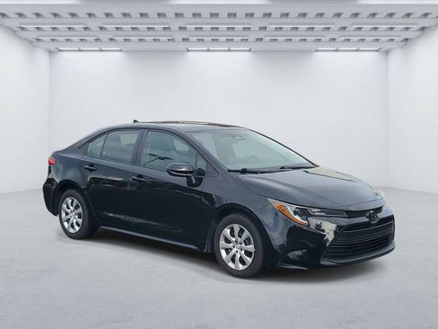 Used 2023 Toyota Corolla LE FWD image 1