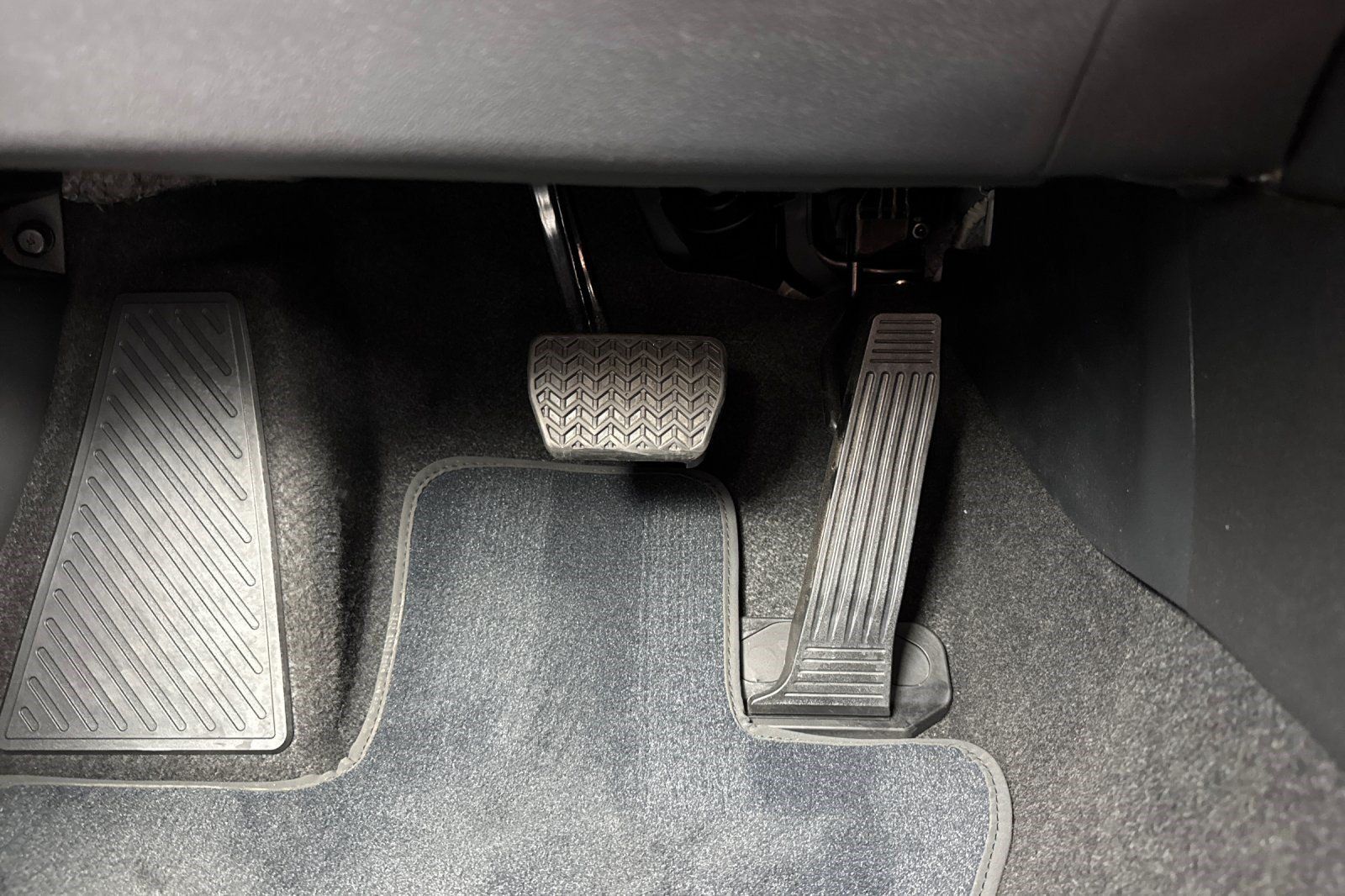 Certified 2026 Lexus UX 300h FWD w/ Accessory Package (Z1) image 39