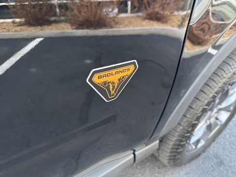 Used 2023 Ford Bronco Sport Badlands image 9