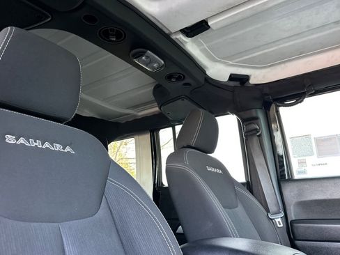 Used 2018 Jeep Wrangler Unlimited Sahara image 17