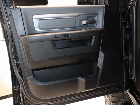 Used 2022 RAM 1500 Classic SLT image 29