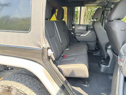 Used 2016 Jeep Wrangler Unlimited Sport w/ Quick Order Package 24S AWD/4WD image 29