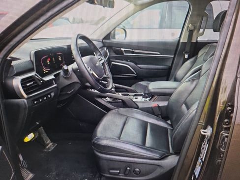 Used 2025 Kia Telluride S image 9
