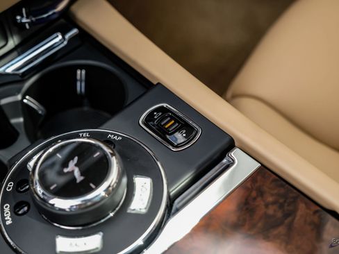 Used 2017 Rolls-Royce Ghost RWD image 60