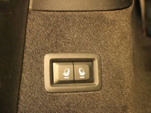 Used 2023 Jeep Grand Cherokee L Overland image 17