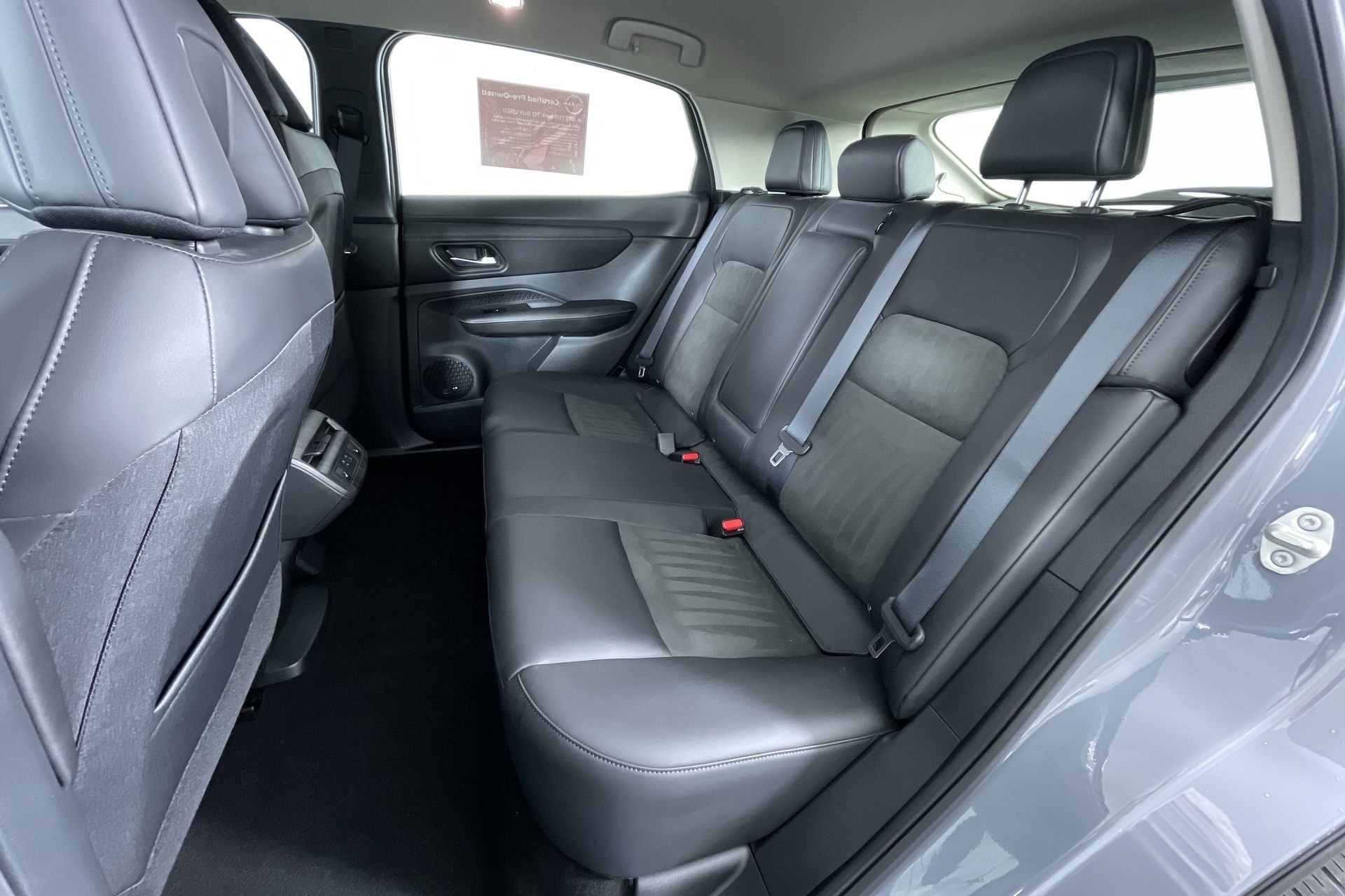Used 2024 Nissan Ariya AWD image 23