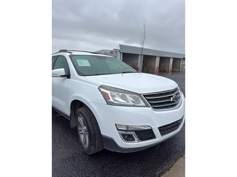 Used 2017 Chevrolet Traverse LT image 3
