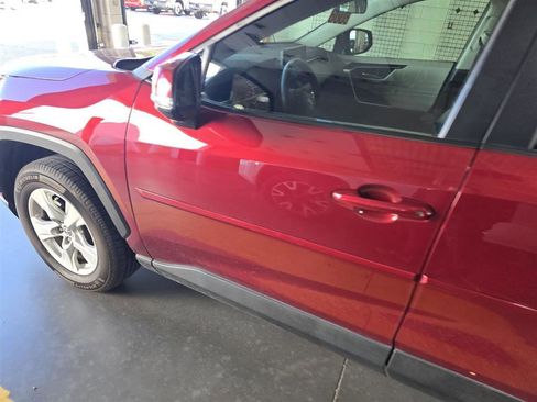 Used 2020 Toyota RAV4 XLE image 10