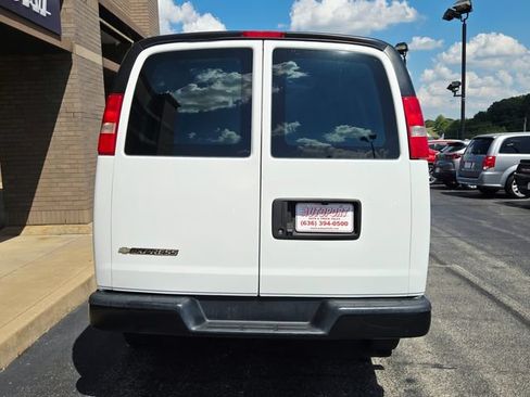 Used 2019 Chevrolet Express 2500 RWD image 4