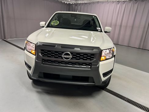 Used 2025 Nissan Frontier SV RWD image 2