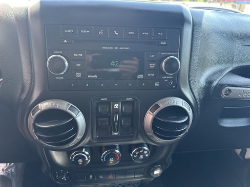 Used 2017 Jeep Wrangler Unlimited Sport w/ Quick Order Package 24S AWD/4WD image 14