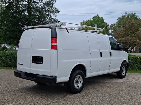 Used 2022 Chevrolet Express 2500 w/ Driver Convenience Package RWD image 7