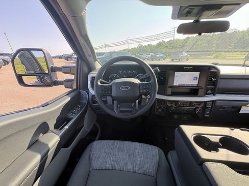 New 2026 Ford F350 XLT w/ FX4 Off-Road Package AWD/4WD image 22