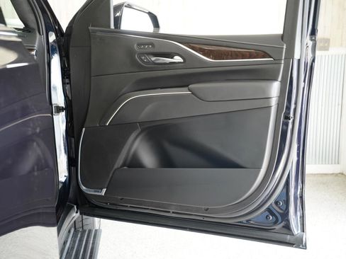 Used 2021 Cadillac Escalade Sport Platinum w/ LPO, ONYX Package image 32