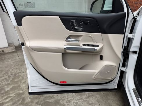 New 2025 Mercedes-Benz GLB 250 4MATIC image 10
