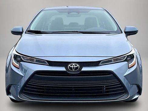 Used 2025 Toyota Corolla LE image 3