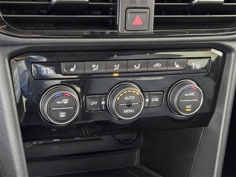 Used 2024 Volkswagen Taos SE image 22