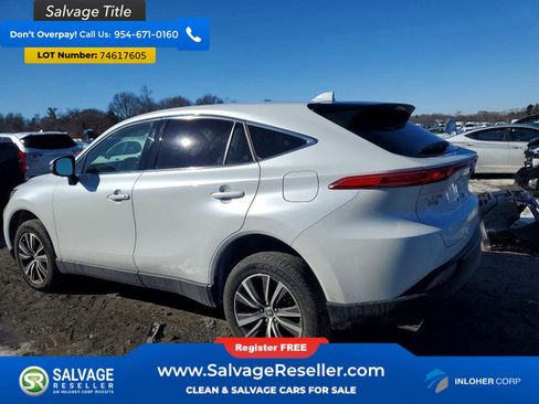 Used 2023 Toyota Venza LE AWD/4WD image 3