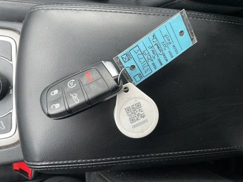 Used 2019 Jeep Grand Cherokee Limited AWD/4WD image 18
