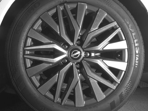 Used 2025 Nissan Altima 2.5 SV FWD image 14