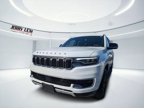 Used 2024 Jeep Wagoneer Series II image 6