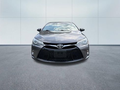 Used 2017 Toyota Camry SE w/ Moonroof Package FWD image 3