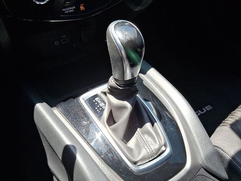 Used 2020 Nissan Rogue SV AWD/4WD image 15