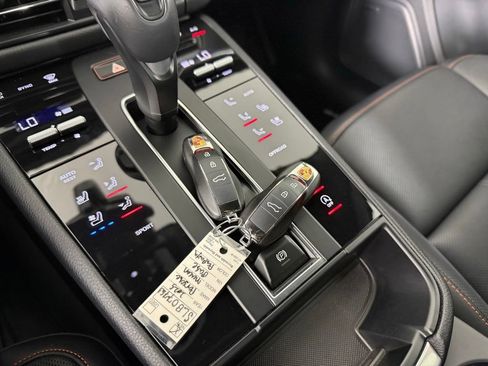 New 2025 Porsche Macan AWD/4WD image 27