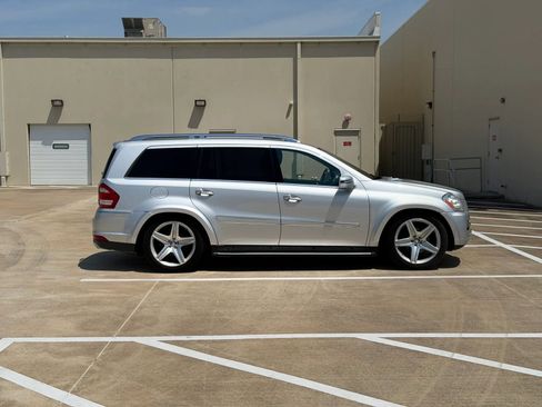 Used 2011 Mercedes-Benz GL 550 4MATIC image 8