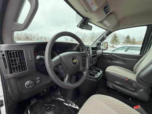 Used 2025 Chevrolet Express 3500 LT w/ LT Preferred Equipment Group RWD image 9