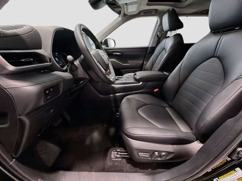 Certified 2026 Toyota Highlander XLE AWD/4WD image 19