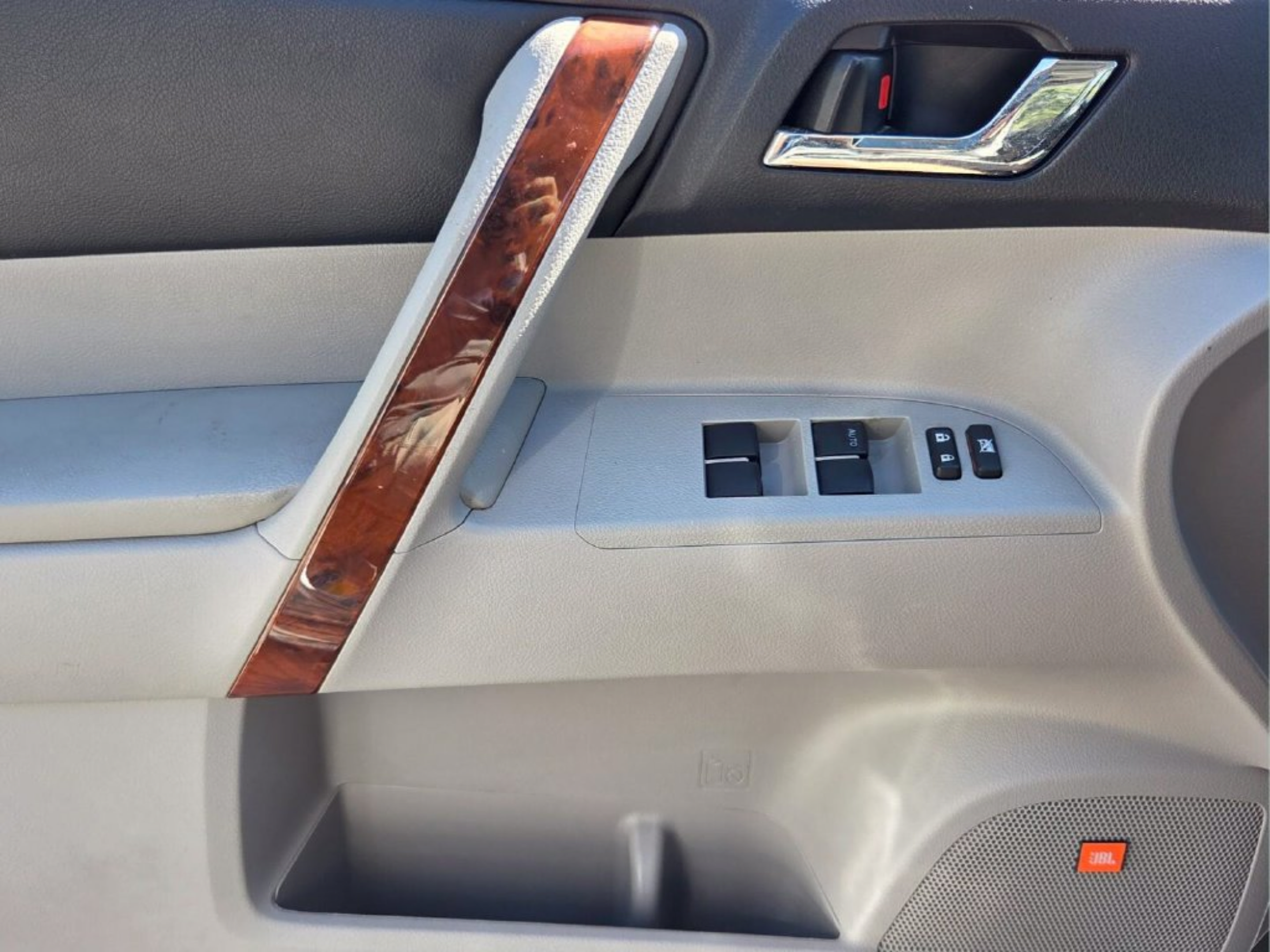 Used 2013 Toyota Highlander Limited AWD/4WD image 19