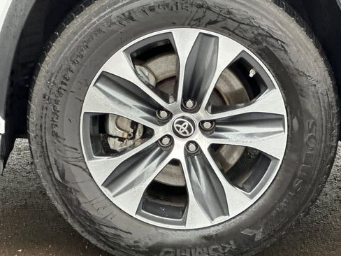 Used 2023 Toyota Highlander XLE image 27