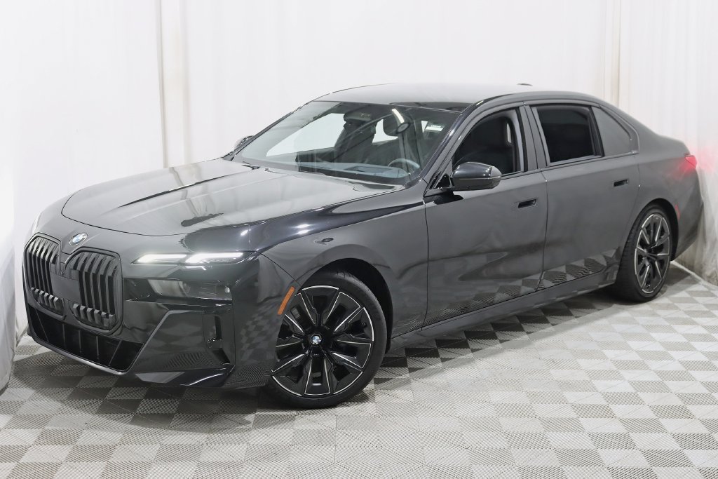 Used 2023 BMW 760i xDrive AWD/4WD image 7