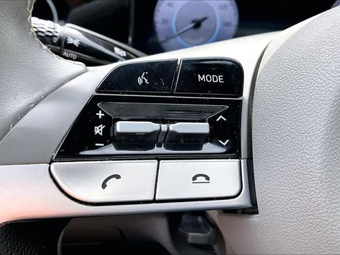 Used 2023 Hyundai Elantra SEL w/ Convenience Package FWD image 16