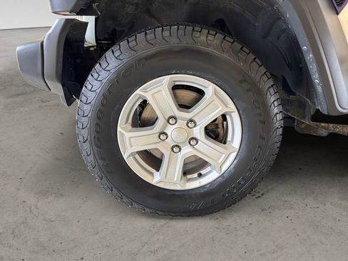 Used 2022 Jeep Wrangler Unlimited Sport image 15