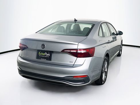 Used 2024 Volkswagen Jetta SE image 9