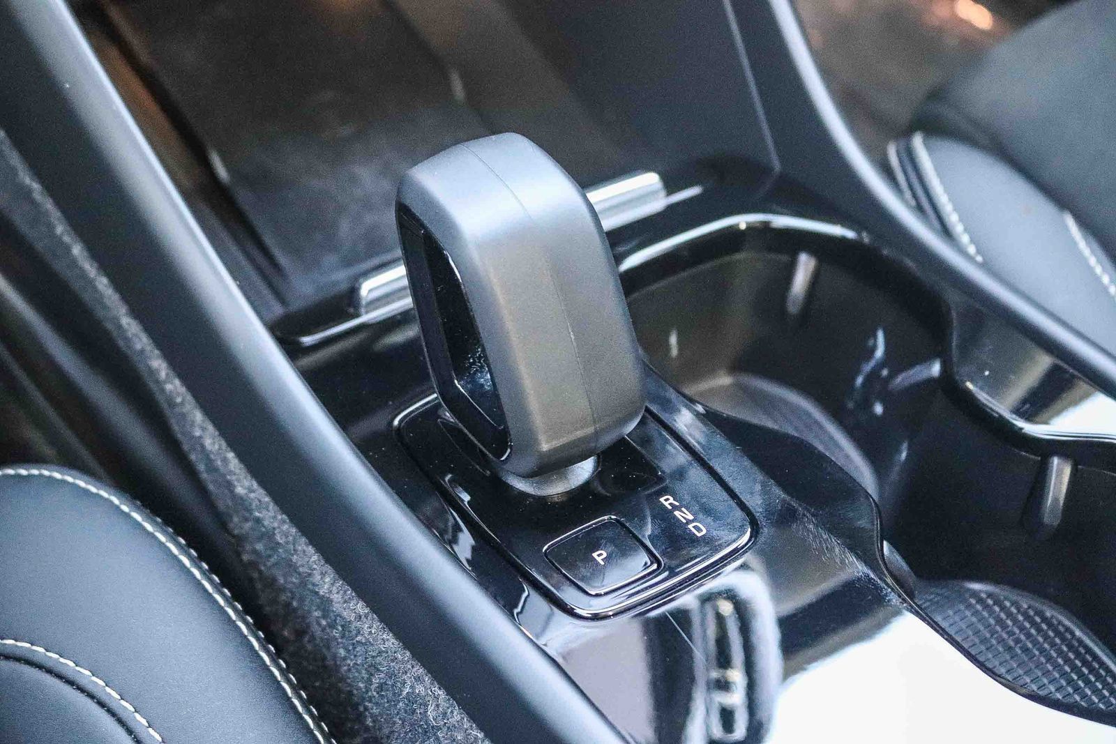 Used 2023 Volvo XC40 Recharge Plus w/ Protection Package Premier AWD/4WD image 25