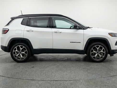 Used 2025 Jeep Compass Limited AWD/4WD image 11